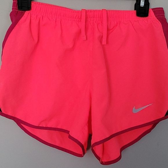 NIKE GIRLS RUNNING SHORTS - Picture 2 of 3